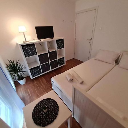 Apartmani Lovre I Zara Εξωτερικό φωτογραφία