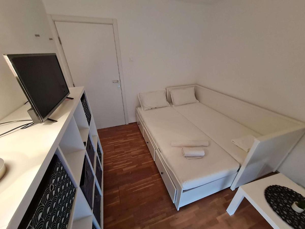 Apartmani Lovre I Zara Εξωτερικό φωτογραφία