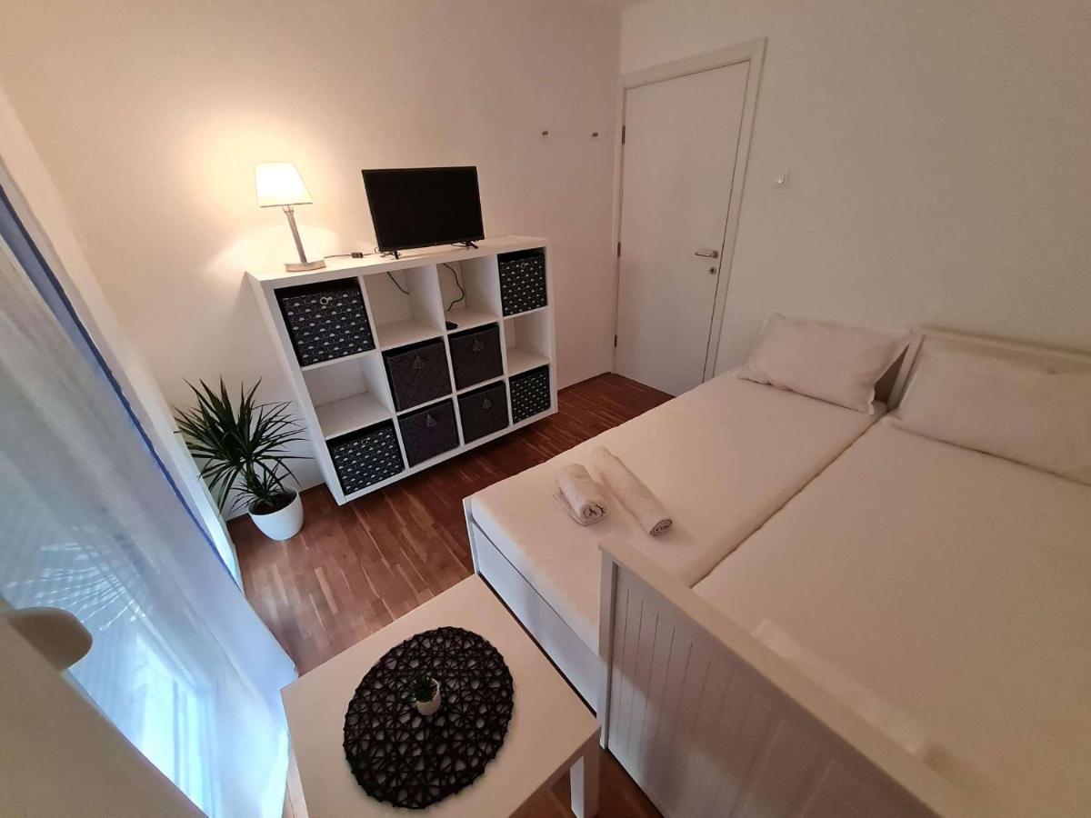 Apartmani Lovre I Zara Εξωτερικό φωτογραφία