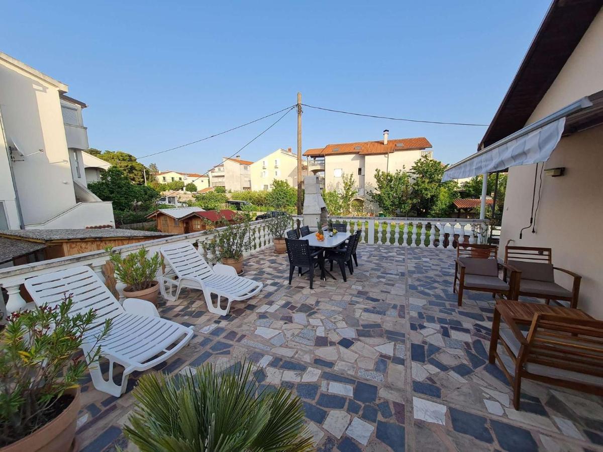 Apartmani Lovre I Zara Εξωτερικό φωτογραφία
