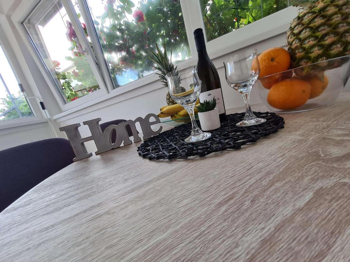 Apartmani Lovre I Zara Εξωτερικό φωτογραφία