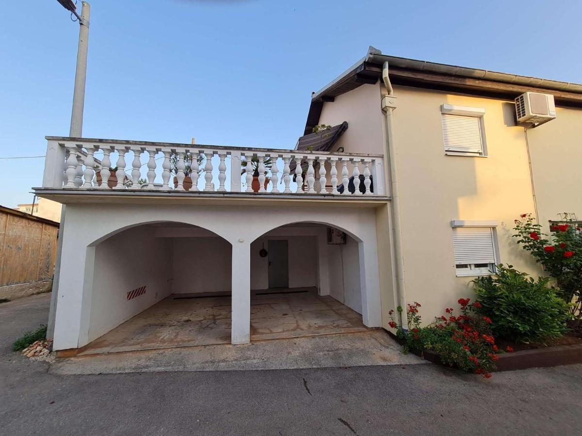 Apartmani Lovre I Zara Εξωτερικό φωτογραφία