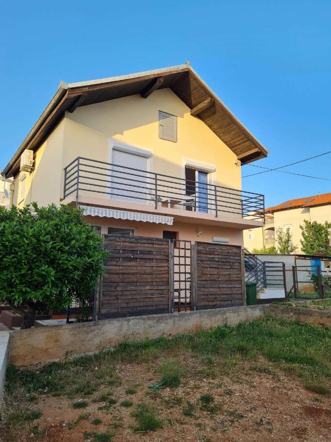 Apartmani Lovre I Zara Εξωτερικό φωτογραφία