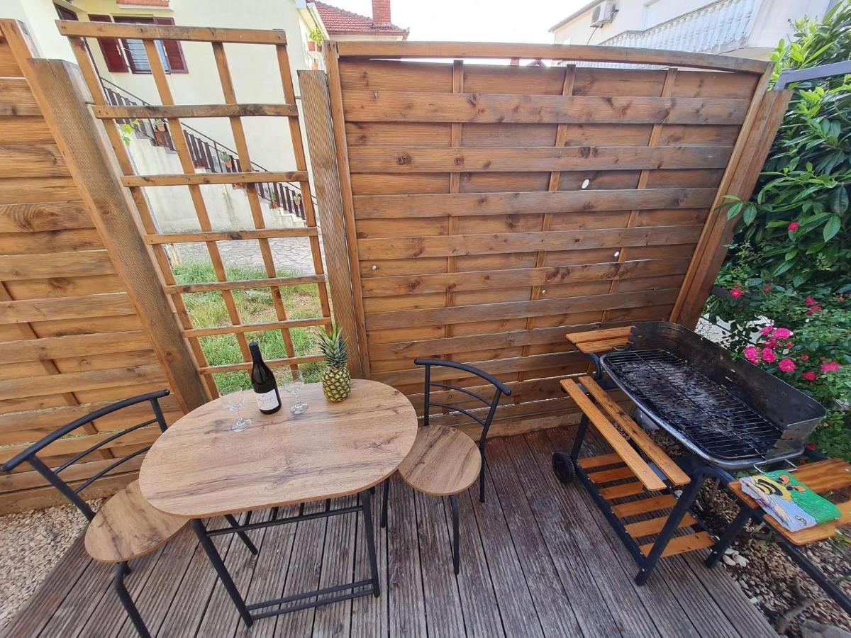 Apartmani Lovre I Zara Εξωτερικό φωτογραφία