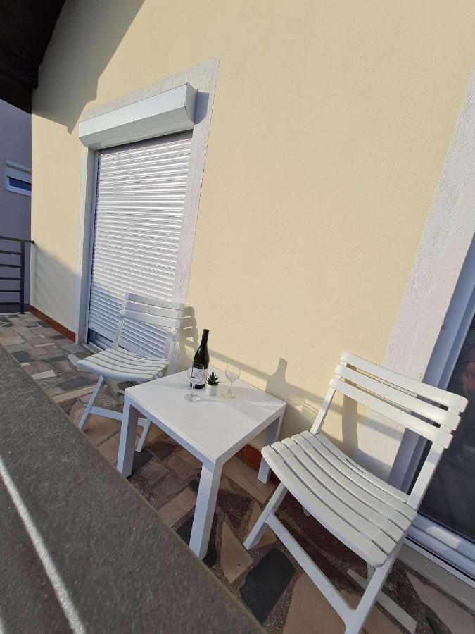 Apartmani Lovre I Zara Εξωτερικό φωτογραφία