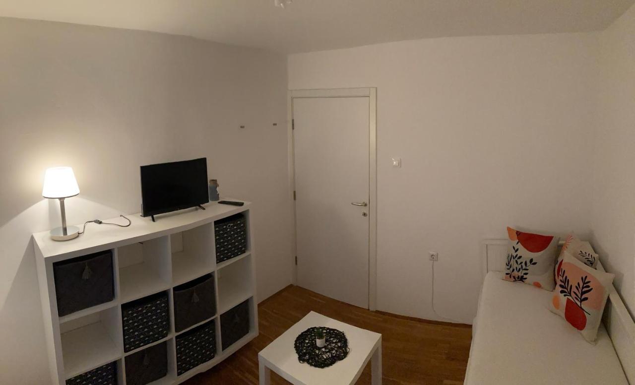 Apartmani Lovre I Zara Εξωτερικό φωτογραφία